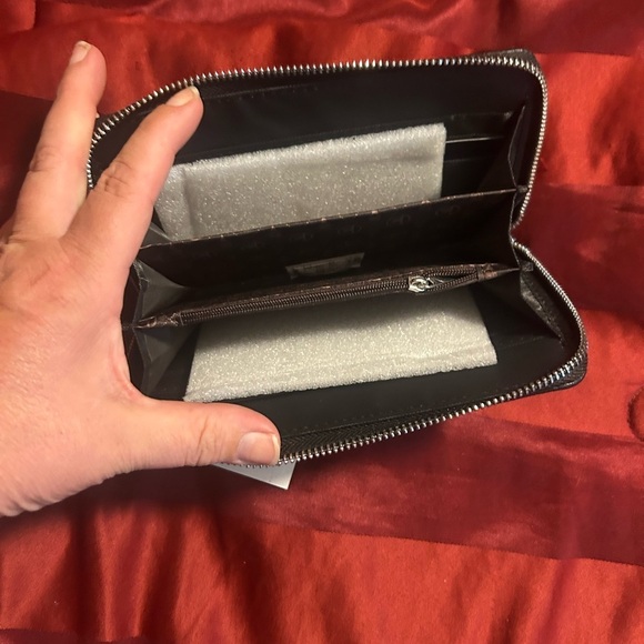 London Fog Black long zip around  Wristlet wallet - Picture 3 of 4